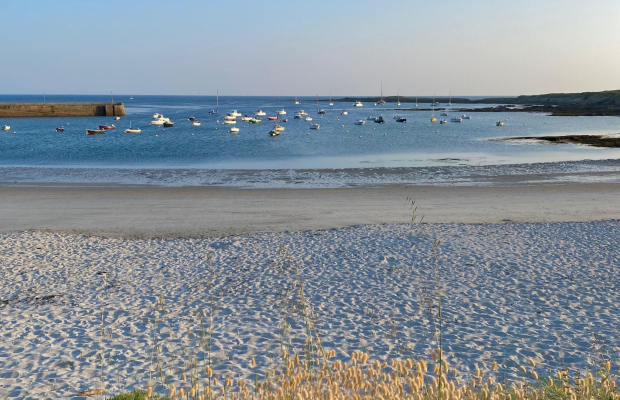 Coucher de soleil sur la plage de Locmaria à l'île de Groix (Morbihan)