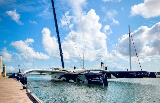 Le trimaran Gitana au pôle course au large de Lorient La Base.