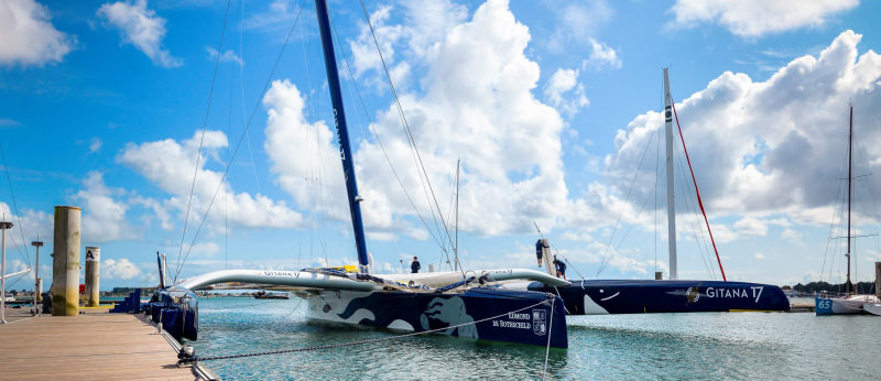 Le trimaran Gitana au pôle course au large de Lorient La Base.