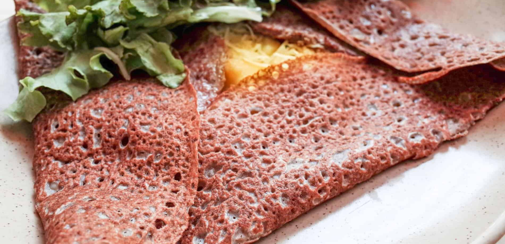 Crêpe de blé noir (galette) complète en crêperie