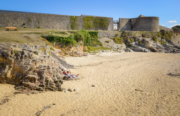 La plage du Lohic à Port-Louis (Morbihan)