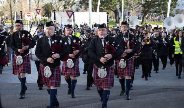 Défilé musical de Brass Band Lorient et Piping Orchestra à l'occasion de la Saint-Patrick 2023 à Lorient (Morbihan)