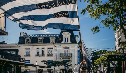 Drapeau breton Gwen Ha Du lors de l'anniversaire de la ville de Lorient (Morbihan)