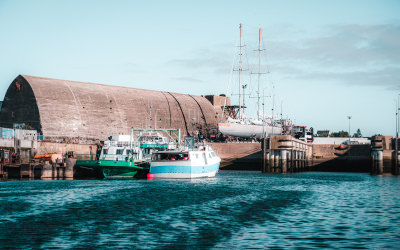 Aire de réparation navale au port de pêche de Lorient (Morbihan)