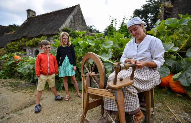 Animation tissage au village de Poul Fétan, à Quistinic (Morbihan)