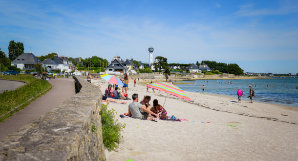 La plage de la cote rouge de Port-Louis Morbihan