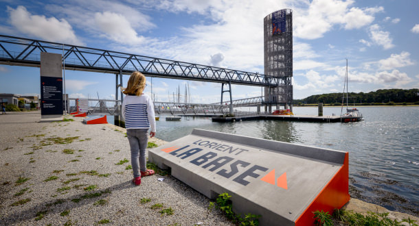 La Tour des Vents à Lorient La Base, vue depuis le quai (Morbihan)