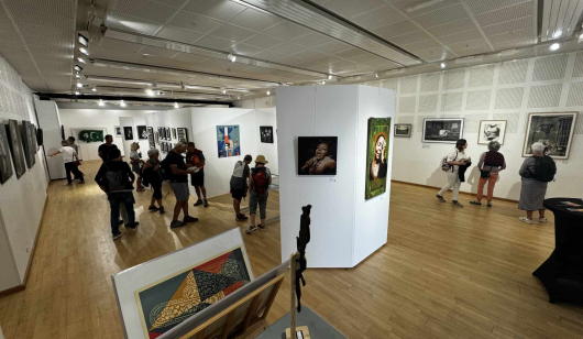 Exposition Urban Arvor à Larmor-Plage pendant l'été 2024, organisée par la Galerie Jumble (Morbihan)