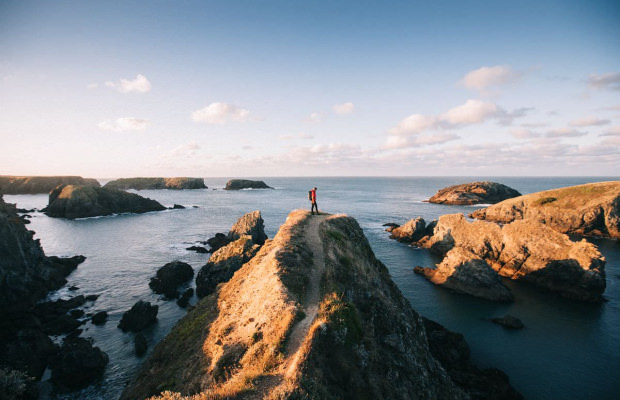 Falaises de Belle-Île-en-Mer au coucher de soleil (Morbihan)