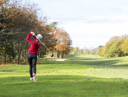 Joueur de golf au Golf de Val Quéven (Morbihan)