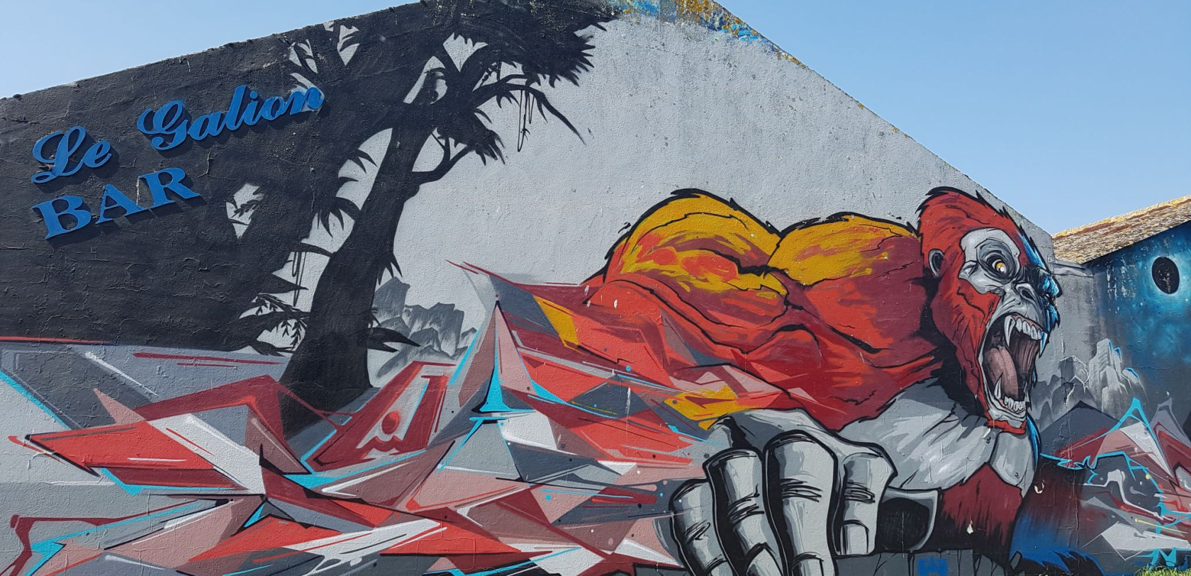 Fresque street art Gorille hurlant, graffiti de Lez et Samp à La Perrière, quartier du port de pêche de Lorient (Morbihan)