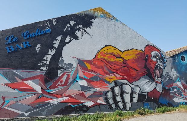 Graff d'un gorille par LEZ et SAMP à l'Entrepote à Lorient (Morbihan)