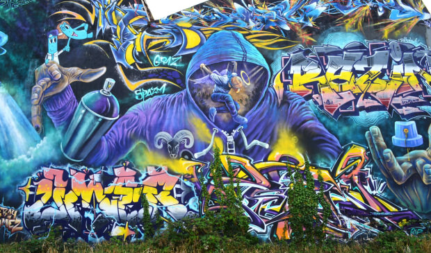 Graffiti du Diaspora Crew, street art au port de pêche de Lorient (Morbihan)