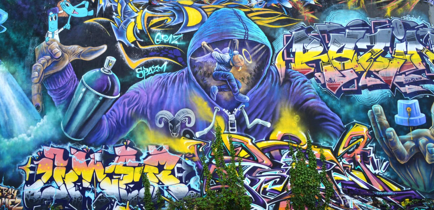 Graffiti du Diaspora Crew, street art au port de pêche de Lorient (Morbihan)
