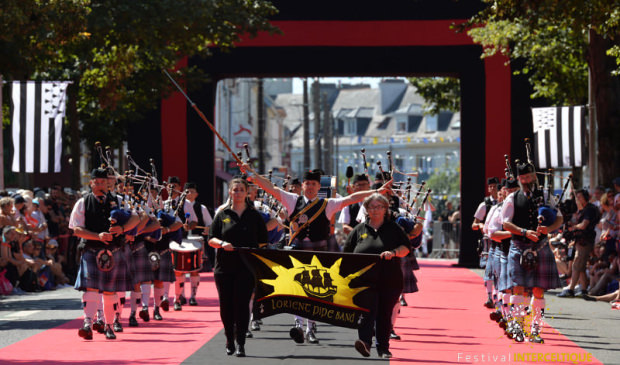 Festival Interceltique. Grande Parade à Lorient.