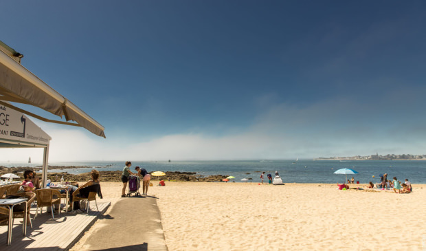 Terrasse sur la Grande Plage à Port-Louis