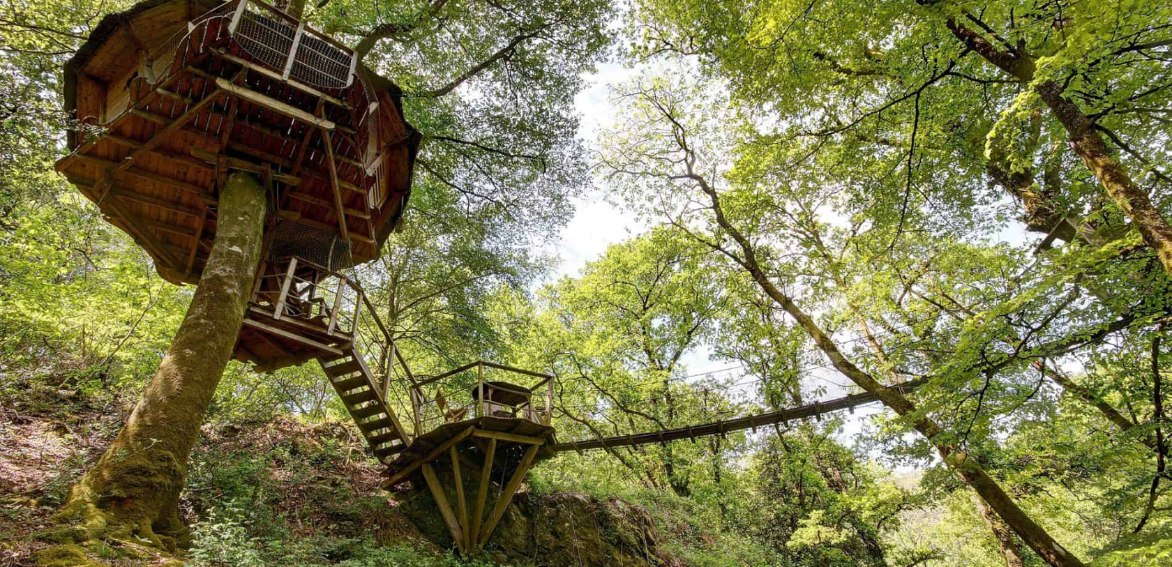 Cabanes dans les arbres, hébergement insolite à la Vallée de Pratmeur à Quistinic (Morbihan)