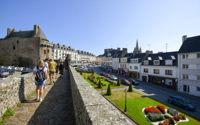 Hennebont, balade sur le chemin de ronde des remparts