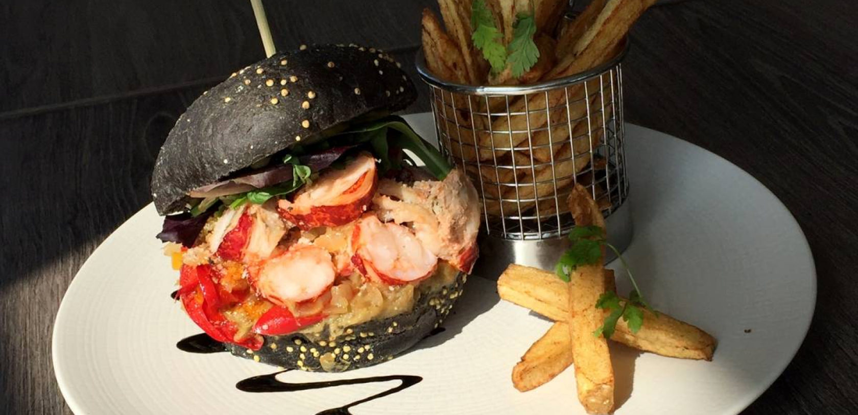 Burger de homard - ©Restaurant les Mouettes burger de homard au restaurant les Mouettes à Larmor-Plage