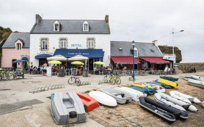 Hôtel de la Jetée sur le port de Groix