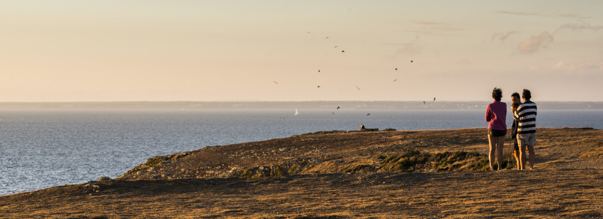 Vue de l'Ile de Groix sur la mer et le continent