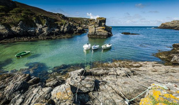 Bateaux amarrés à Port Saint Nicolas, Ile de Groix.