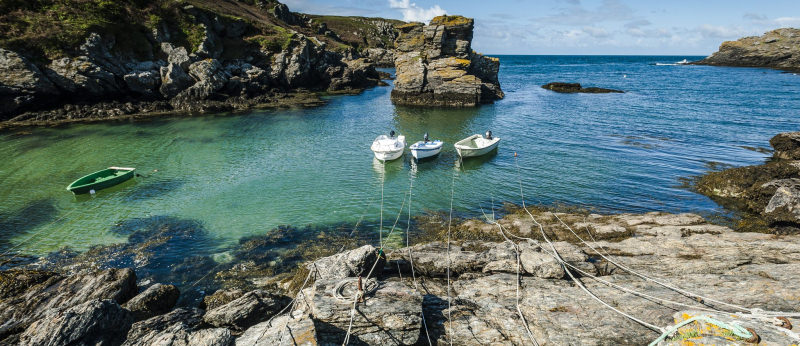 Bateaux amarrés à Port Saint Nicolas, Ile de Groix.