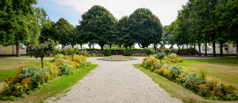 Les jardins à la française de l'Hôtel Gabriel, dans l'Enclos du Port à Lorient (Morbihan)