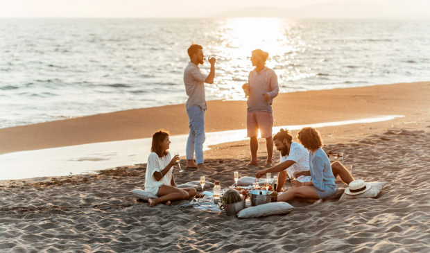 Lorient, fin de journée entre amis sur la plage