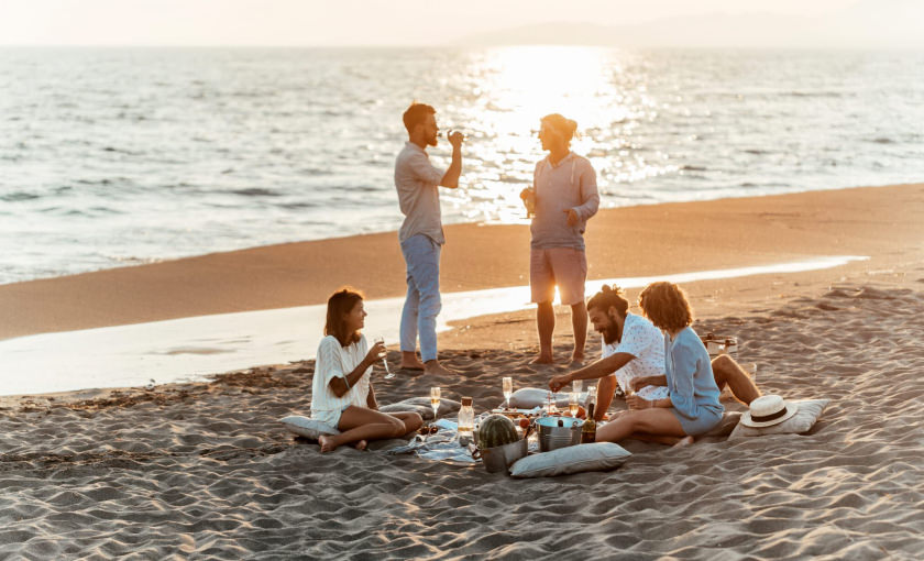 Lorient, fin de journée entre amis sur la plage