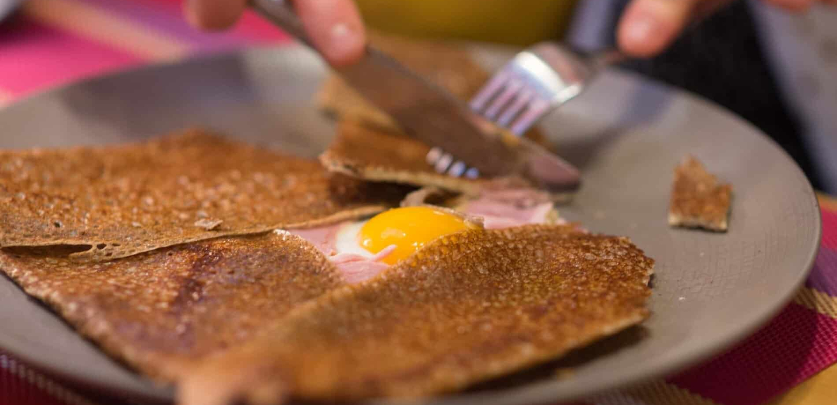 Une complète (jambon, oeuf, fromage), oeuf miroir