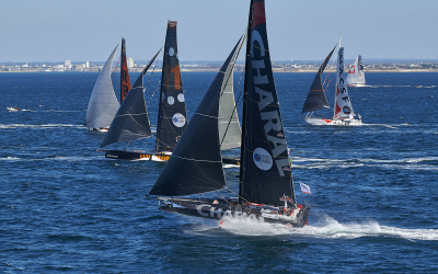 Bateaux de course Imoca au large de l'île de Groix