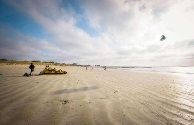 Larmor-Plage, Kitesurf sur la plage de Kuerguélen