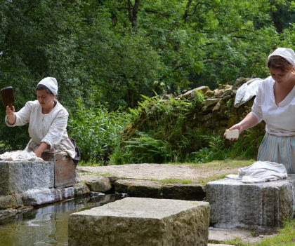 Poul-Fetan à Quistinic, lavandières au lavoir