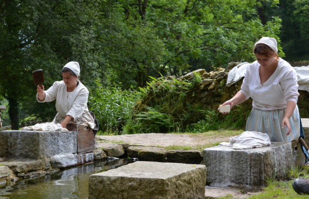 Poul-Fetan à Quistinic, lavandières au lavoir