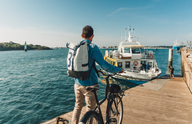 Embarquement bateau-bus à Lorient (Morbihan)