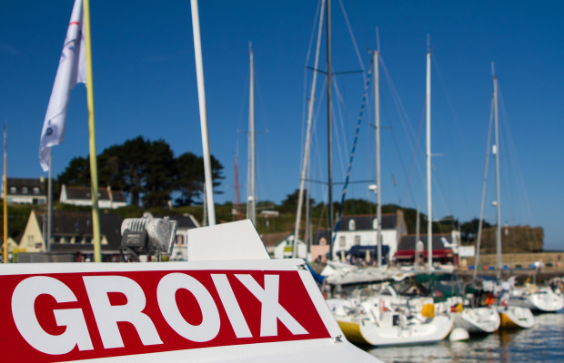 Gros plan sur le bateau de la compagnie Escal'Ouest à Port-Tudy, Groix.