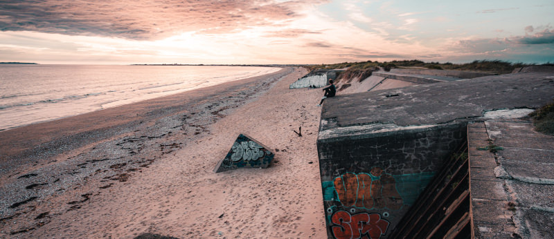 Presqu'île de Gâvres au crépuscule, blockhaus vestiges graffs