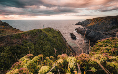 Coucher de soleil sur la mer, vue des falaises de l'île de Groix