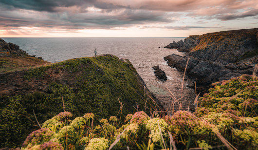 Coucher de soleil sur la mer, vue des falaises de l'île de Groix