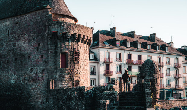 Promenade sur les remparts d'Hennebont et tours Broërec (Morbihan)