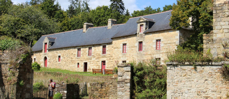 Clohars-Carnoët, site de l'abbatiale Saint-Maurice sur la Laïta (Finistère, Bretagne Sud)