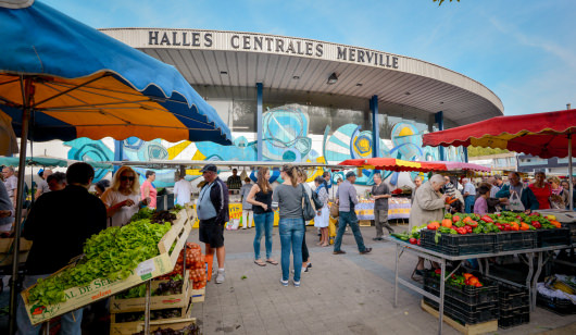 Le marché de Merville à Lorient, chaque mercredi et samedi matin.