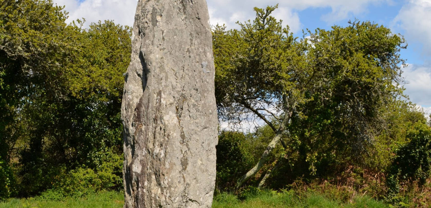 Menhir de Clavezic Saint Sauveur sur l'île de Groix