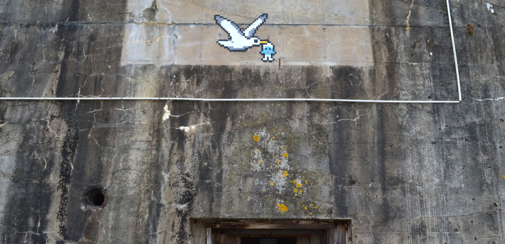 Mosaïque de Schtroumpfs par les street artistes IPDO à Lorient La Base (Morbihan)