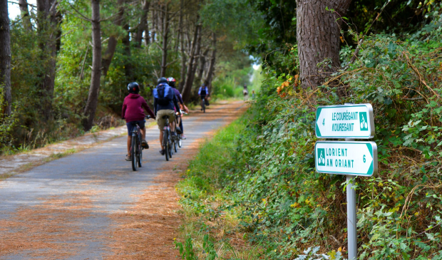 Balade à vélo sur la voie verte des Kaolins, de Ploemeur au Courégant (Morbihan)