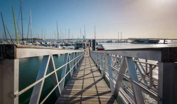 Passerelle du port de plaisance de kernevel, Larmor plage