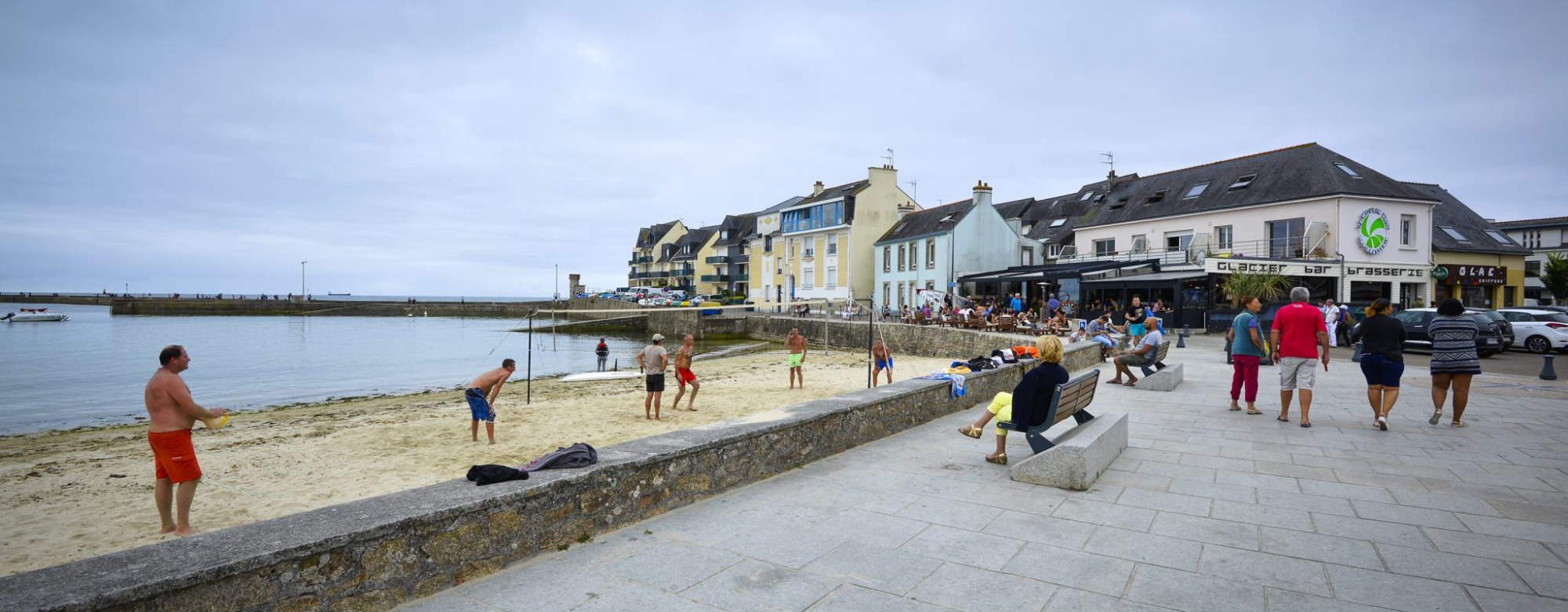 Le petit port de Lomener et ses terrasses à Ploemeur