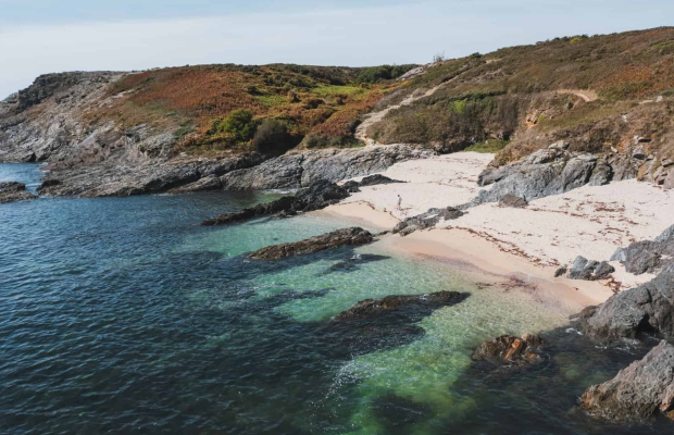Petites criques sur la façade Sud de l'île de Groix, du côté de Locqueltas (Morbihan)