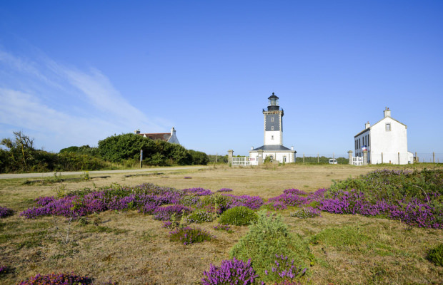 Phare et maison de Pen Men, à l'île de Groix.